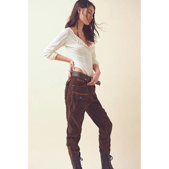 NWT WE THE FREE PEOPLE Sz 28 THE LONDON CALLING SLOUCHY CORD PANTS SANDSTONE - Picture 2 of 6